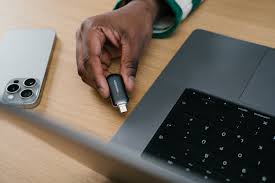 Clé USB-C VERBATIM PLECTRA 128 Go - NOIRE